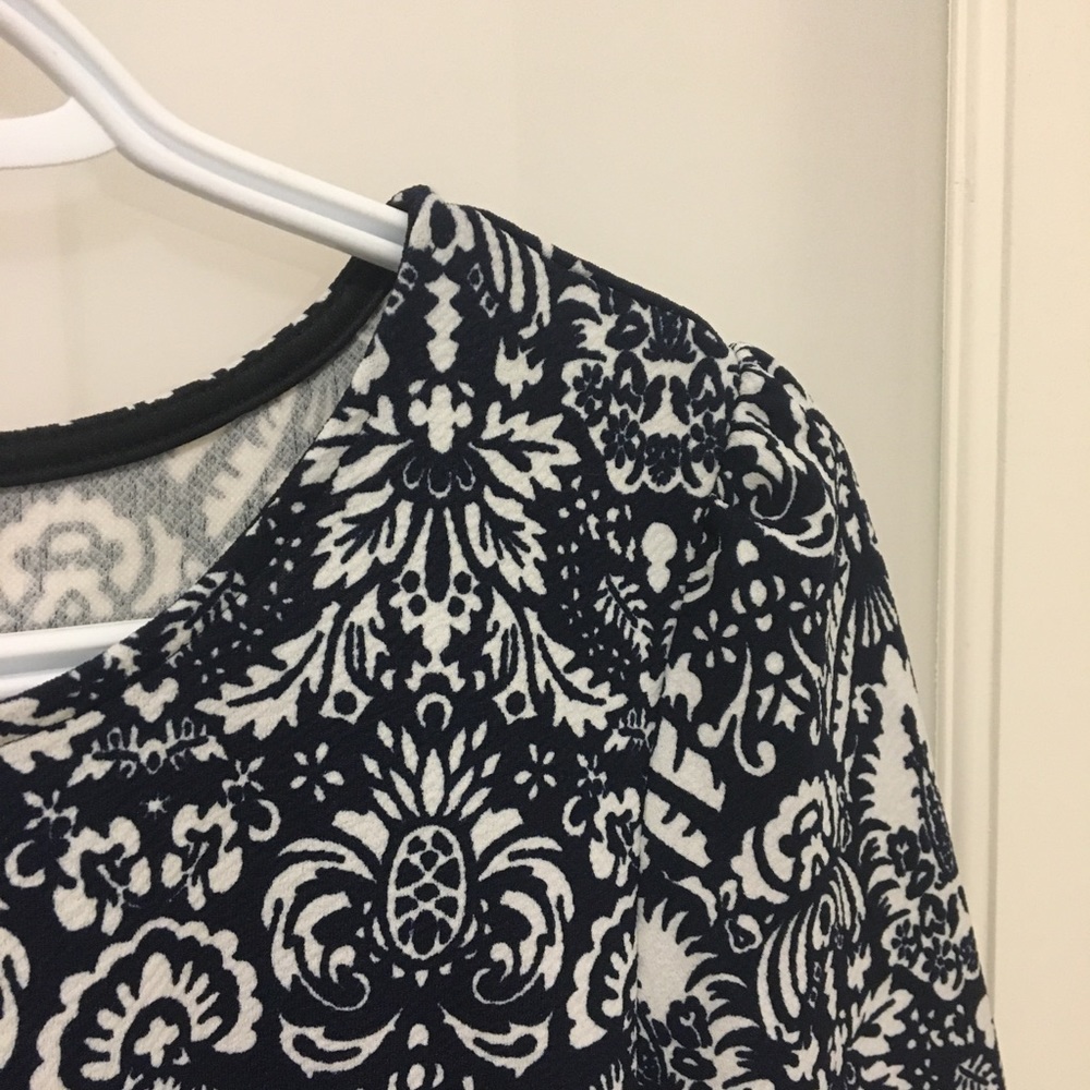 Patterned Bodycon Dress - Picture 2 of 3